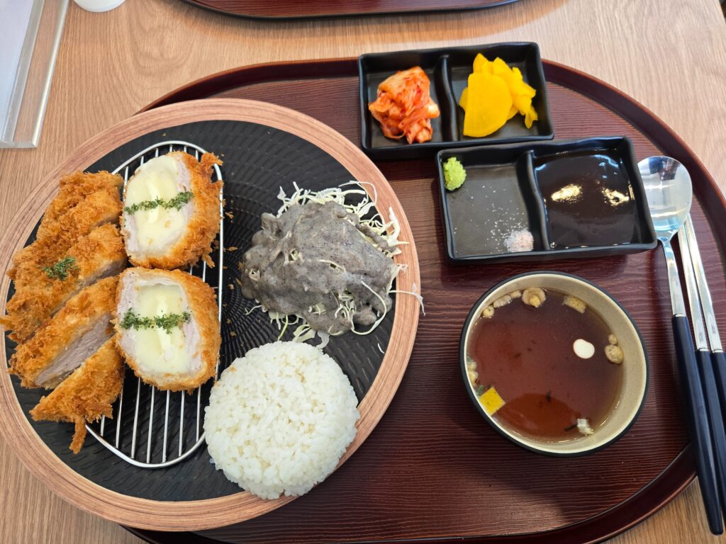 Comparison of Ro-chi Katsu (left) and An-chi Katsu (right) served with crispy breading and melted cheese at Katsu-baek.